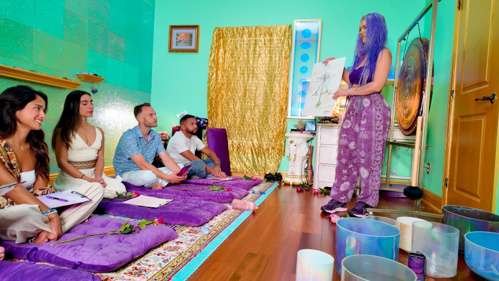 Sdar Lotus teaching a group coaching session